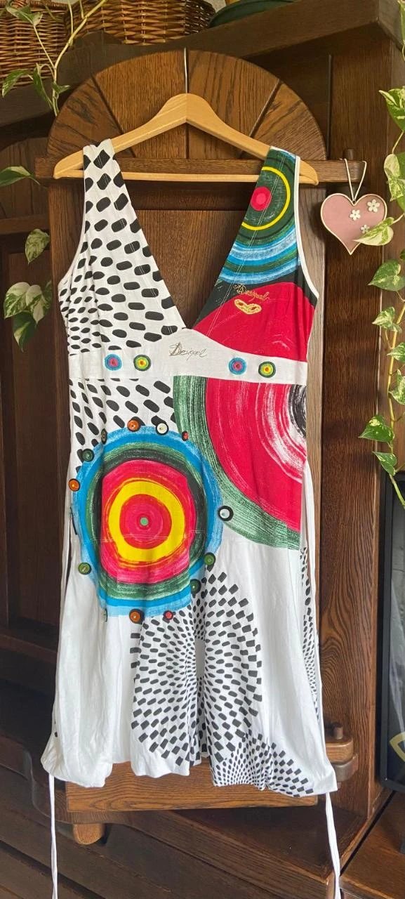 Vestido de verão alças largas, saia baloné. Desigual. Tamanho L – photo 2